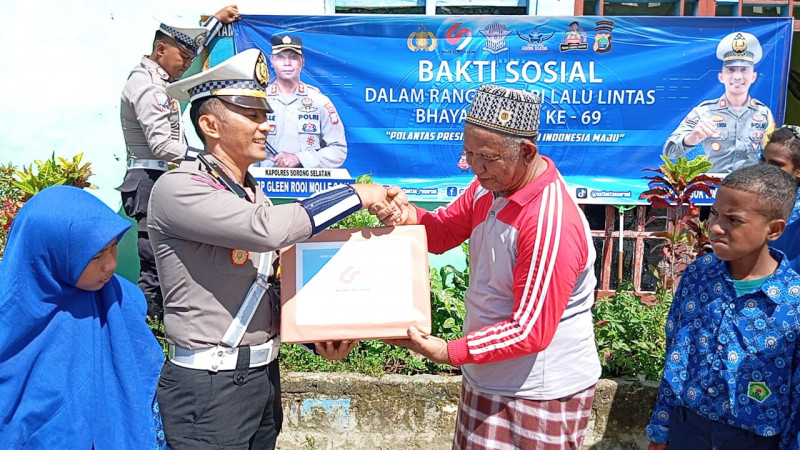 Sat Lantas Polres Sorong Selatan Gelar Bansos Sembako Dalam Rangka HUT Lantas Ke-69