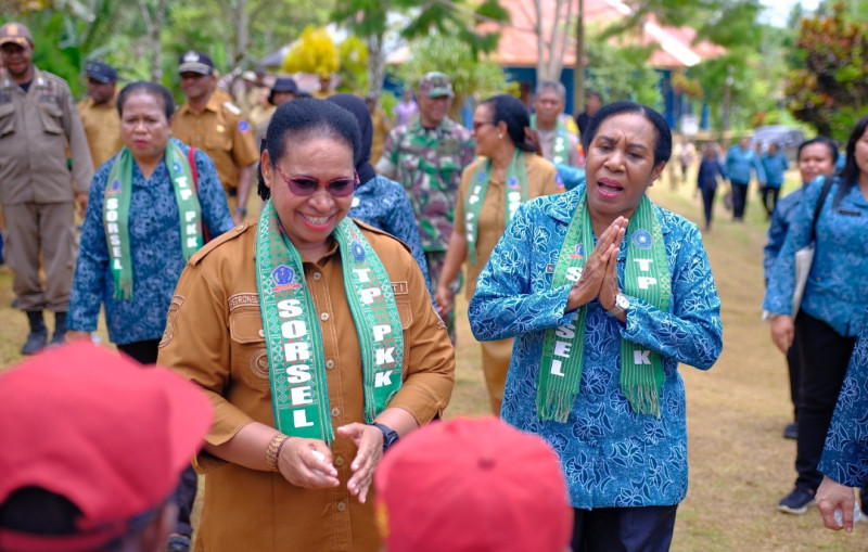 Bupati Sorong Selatan Apresiasi TP PKK Provinsi PBD  Gulirkan Program  Kesejahteraan Keluarga di Tingkat Kampung.