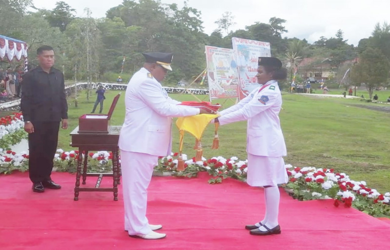 Pengibaran Bendera Merah Putih HUT RI Ke 79 Bupati Samsudin Sampaikan Capaian Pembangunan 10 Tahun