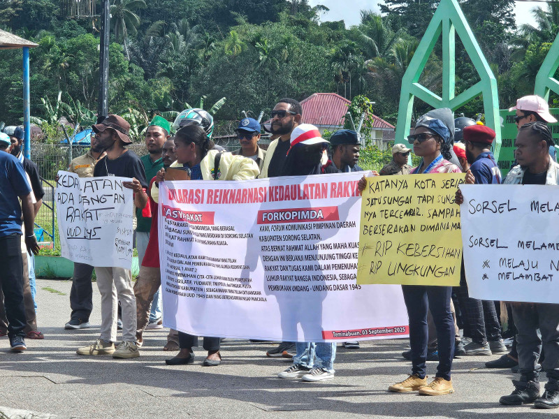Warga Sorong Selatan Turun Ke Jalan Gelar Aksi Damai Tuntut Reinkarnasi Kedaulatan Rakyat.