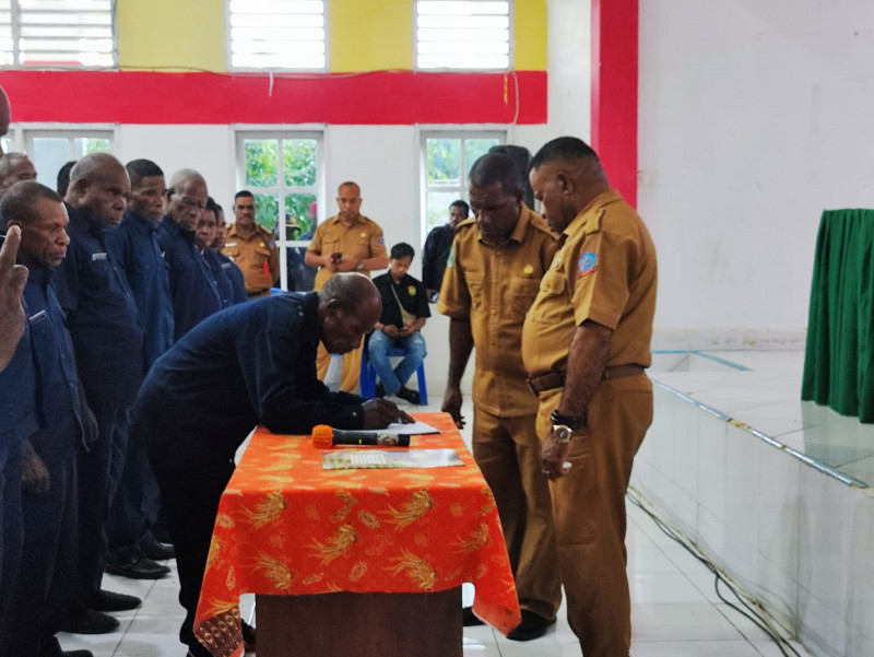 Bupati Sorong Selatan Lantik 380 Anggota Baperkam Di Wilayah Darat Sorong Selatan