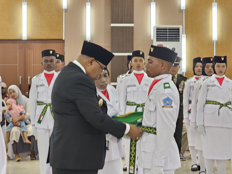 Bupati Sorong Selatan Kukuhkan Anggota Paskibra Sorong Selatan