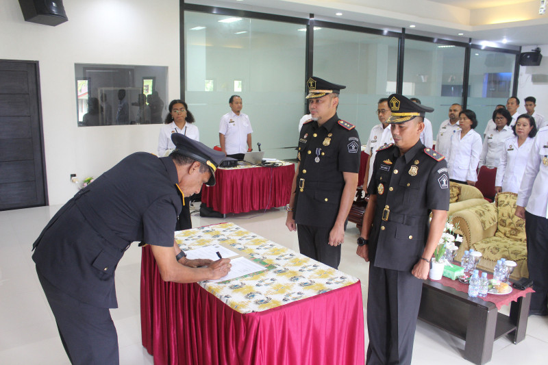 Kakanwil Kemenkumham Pabar Saksikan Sertijab Kepala Kantor Imigrasi Sorong